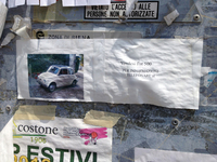 
    【写真7】「フィアット500」の売りたし広告も発見。
    