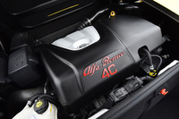 ミドシップ搭載される1.7リッター直4直噴ターボエンジンは、240psの最高出力と35.7kgmの最大トルクを発生。デュアルクラッチ式6段ATが組み合わされる。