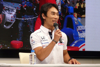 Hondaウエルカムプラザ青山にて、優勝を報告する佐藤琢磨選手。