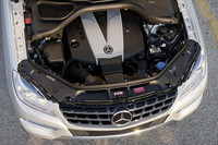 「ML350ブルーテック4MATIC」の3リッターV6ディーゼルエンジン。