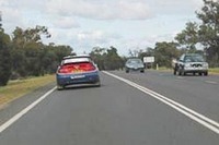 一般者に混じって公道を走るラリーカー。