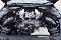 2008年型の「GT-R」に、2013年型相当のバージョンアップが図られたエンジン。高精度ブーストセンサーの追加や、ECUの変更が実施されている。