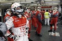 今年は3位に終わった、トム・クリステンセン（写真手前）。「ルマンは、勝つことだけではなく、
チャレンジすることそのものも大切だ」とコメントを残した。