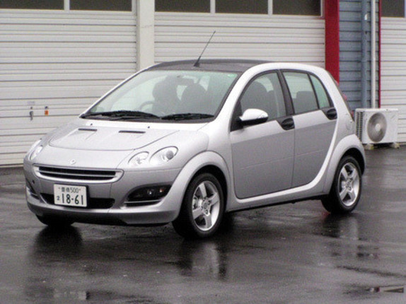 【スペック】
	1.5：全長×全幅×全高＝3790×1685×1460mm／ホイールベース＝2500mm／車重＝1060kg／駆動方式＝FF／1.5リッター直4DOHC16バルブ（109ps/6000rpm、14.8kgm/4000rpm）／価格＝228.9万円