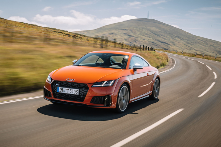 最新の「TTS」が0-100km/h加速に要する時間は4.5秒。最高速は電子制御リミッターで250km/hに制限される。