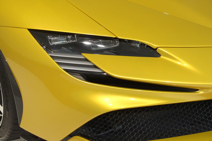 フェラーリSF90スパイダー（ヘッドランプ）