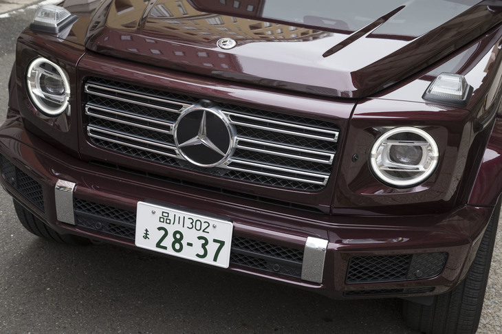 丸型のヘッドランプやフェンダー先端上部に取り付けられたウインカーといったディテールは、先代から引き継がれた。