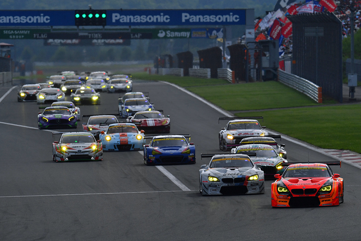 GT300クラスは、危なげない走りでNo.55 ARTA BMW M6 GT3（写真右端）が勝利を手にした。