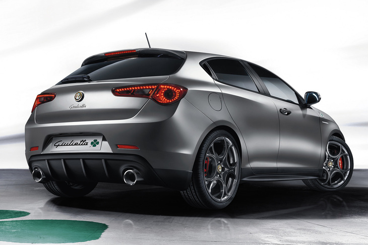 点灯状態の写真が手元にないので広報画像で失敬。「ジュリエッタ」のテールランプは、このように「の」の字に光るのだ。