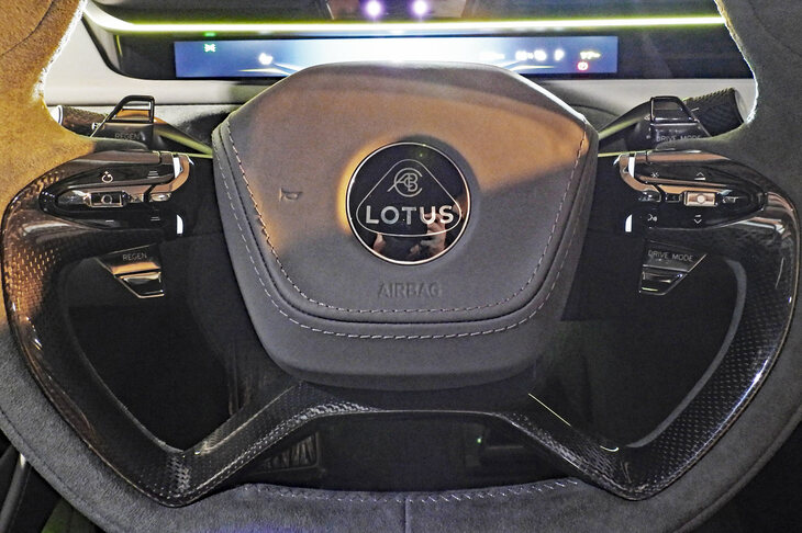 ロータス・エメヤ（ステアリングスイッチ）