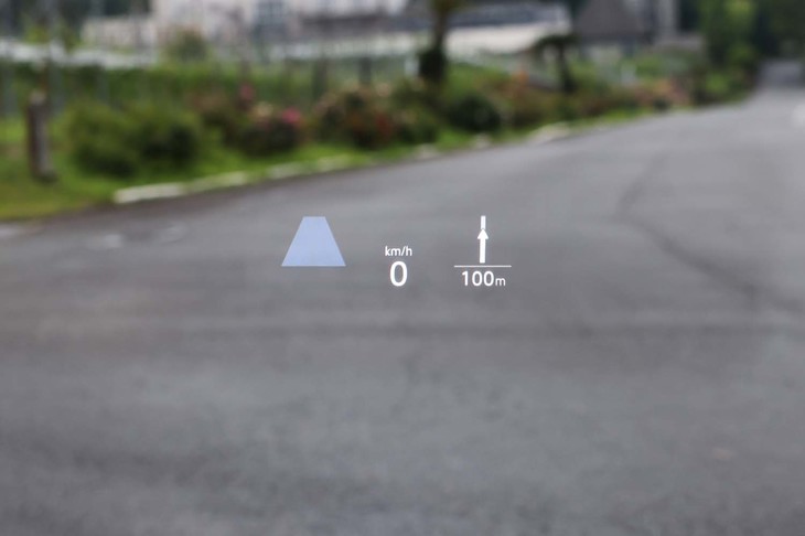 フォルクスワーゲン・ゴルフ（ヘッドアップディスプレイ）