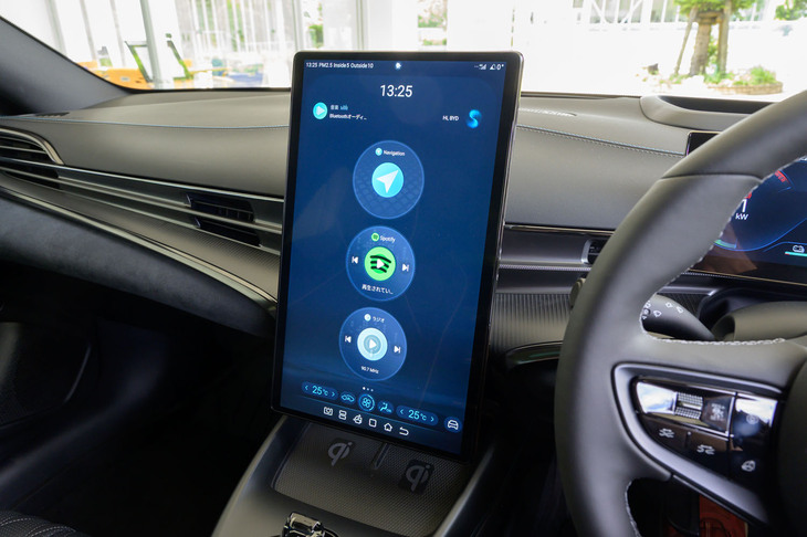 センタースクリーンを縦向きに回転できるのは「ATTO 3」や「ドルフィン」と同様。写真ではその動作の速さを伝えられないのが残念。