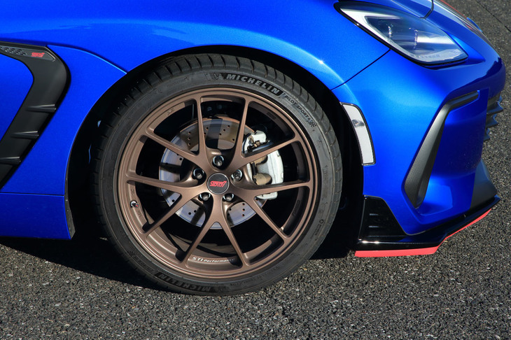 試乗車には1ピース構造の鍛造アルミホイールも装着されていた。BBS製で、SUPER GTのレースカーと共通のデザインも特徴となっている。