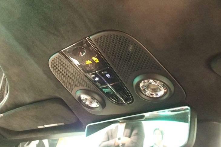 アストンマーティン・ヴァルハラ（オーバーヘッドコンソール）