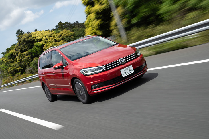 今回の改良ではボディーカラーの設定も変更。新色の「ドルフィングレーメタリック」と「キングスレッドメタリック」（写真）が採用された。