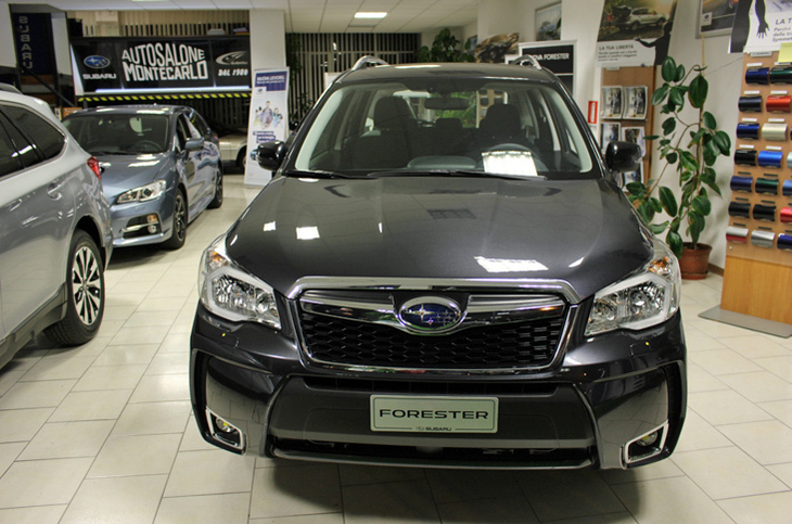 いまイタリアで人気の車種、「フォレスター」が迎えてくれた。イタリア・シエナのスバル販売店「アウトサローネ・モンテカルロ」。