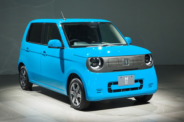 エンジン搭載車の「N-ONE」をベース車としながら、前後の外装と内装に専用デザインを採用。スペックについては「270km以上」という一充電あたりの最大航続距離しか公表されていない。