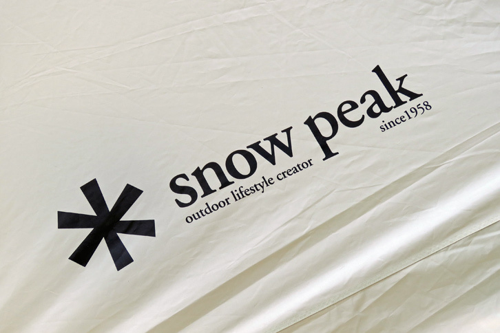 スノーピークは、新潟県三条市に本社を構える日本のアウトドア用品メーカー。ものづくりの街、“燕三条”の技術を生かした製品で知られている。