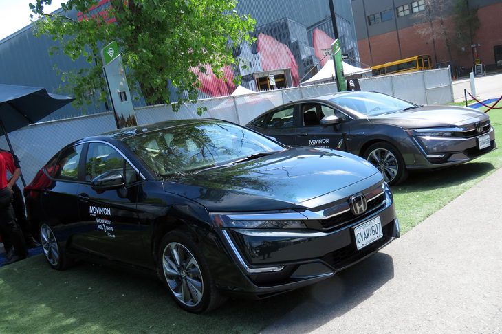 イベント会場で“出動”を待つ、「ホンダ・クラリティ プラグインハイブリッド」。