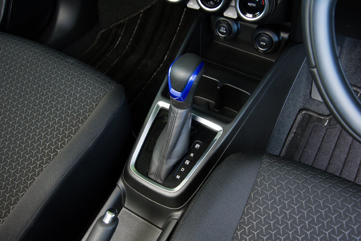 トランスミッションはいわゆる自動MTの「AGS（オートギヤシフト）」。変速時の“トルク切れ”をモーターの駆動力で補うことで、自動MTにつきものの変速ショックを低減している。