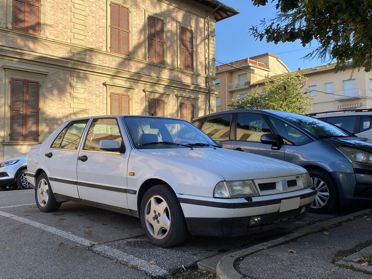 初代「フィアット・クロマ」の後期型。