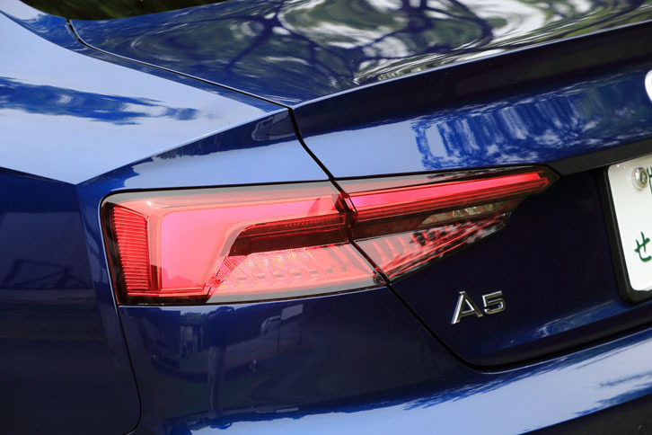 LED式のリアコンビランプ。セットオプション「S lineパッケージ」に含まれる。