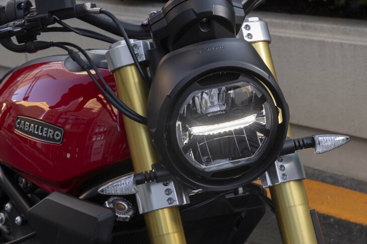 ファンティック・キャバレロ スクランブラー700