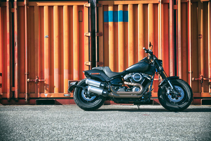 2018年モデルの「ファットボブ」には、写真のブラックを含む全5色のカラーリングが用意されている。