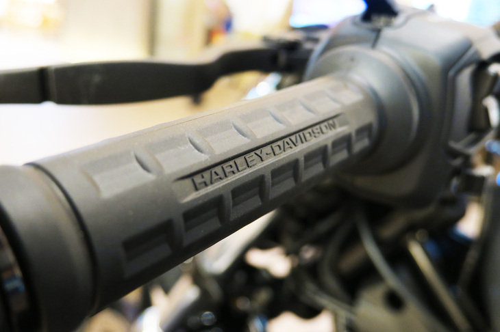 ハーレーダビッドソン・ナイトスター（ハンドルグリップ）