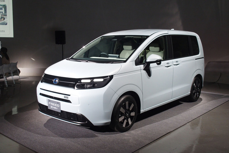 ホンダ・フリードe：HEVエアーEX（フロントビュー）