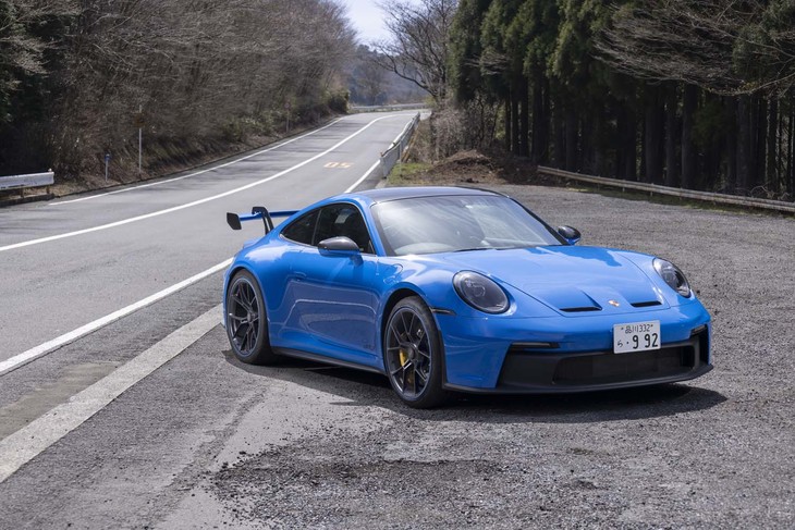 【ポルシェ911 GT3のスペック】
	ボディーサイズ：全長×全幅×全高＝4573×1852×1279mm／ホイールベース：2457mm／車重：1490kg／駆動方式：RR／エンジン：4リッター水平対向6 DOHC 24バルブ／トランスミッション：7段AT／最高出力：510PS（375kW）/8400rpm／最大トルク：470N・m（47.9kgf・m）/6100rpm／タイヤ：（前）255/35ZR20 97Y XL／（後）315/30ZR21 105Y XL（グッドイヤー・イーグルF1スーパースポーツR）／燃費：12.4リッター/100km（約8.1km/リッター、欧州複合サイクル）／価格：2296万円
	
	【取材時の燃費データ】
	テスト距離：289.1km（市街地1：高速道路7：山岳路2）／使用燃料：38.9リッター（ハイオクガソリン）／参考燃費：7.4km/リッター（満タン法）／7.6km/リッター（車載燃費計計測値）