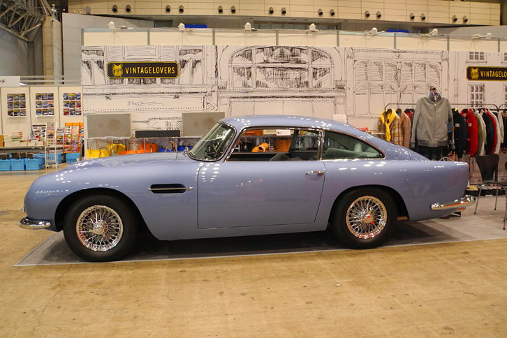 VINTAGELOVERSのブースに展示された「アストン・マーチンDB5」。のブース