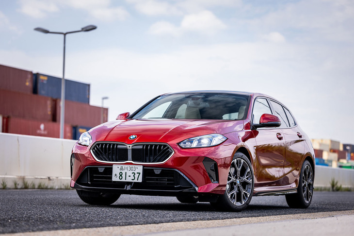 2025年2月に追加導入が発表された「BMW 1シリーズ」のディーゼルモデル。現在ラインナップされる「120d」と「120d Mスポーツ」のうち、今回は車両本体価格が528万円となる後者に試乗した。