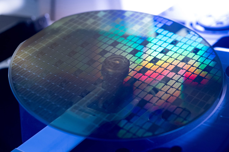 需要増が見込まれる半導体の分野では、電動モビリティー向けにSiC（シリコンカーバイド）パワー半導体の生産を開始。電気自動車の航続距離拡大やバッテリーの小型化に寄与するという。