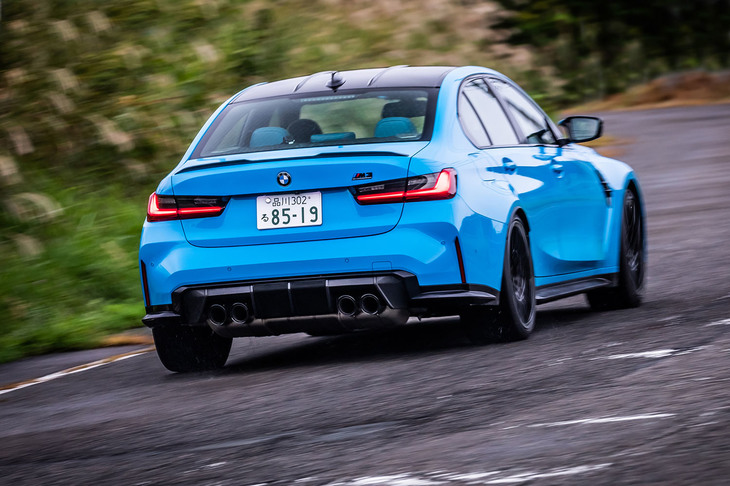 ハンズオフ機能付き渋滞運転支援機能や全車速対応型のアクティブクルーズコントロール、車線維持支援機能など、充実した運転支援システムが標準で装備されるのも「M3コンペティションM xDrive」の特徴。これらはサーキットなどで使用される「トラック」モード選択時には、すべて解除される。
