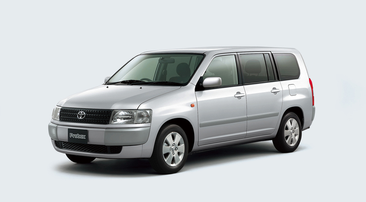 商用車として見かけない日はない「トヨタ・プロボックス」。若さでうまく乗りこなしてほしい。