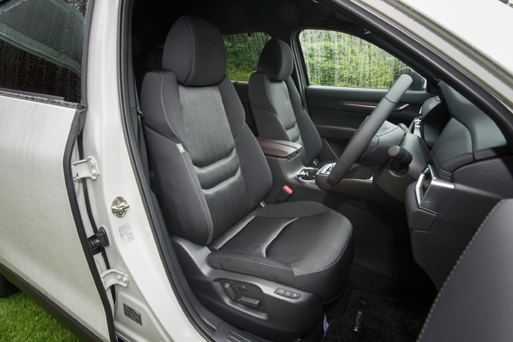 マツダCX-8 XDプロアクティブ（1列目シート）