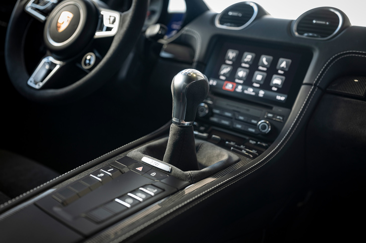 現状で用意されるトランスミッションは6段MTのみだが、追ってデュアルクラッチ式ATの7段PDKも設定されるという。