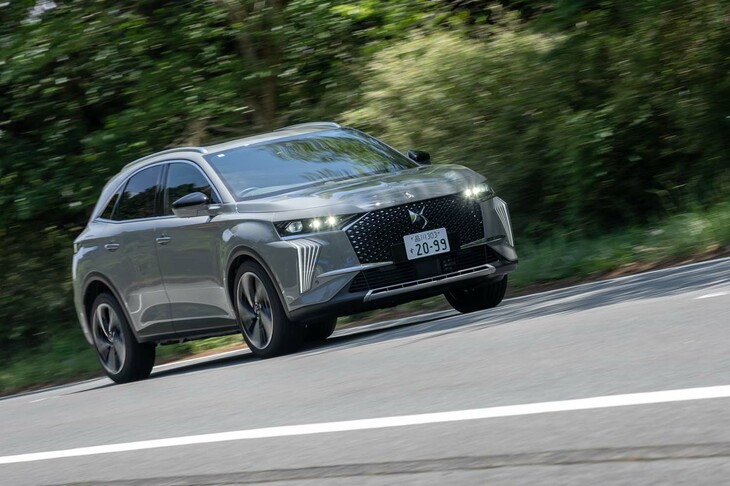 今回の試乗車はプラグインハイブリッドモデルの「E-TENSE 4×4」。システム最高出力は300PSとパワフルだ。