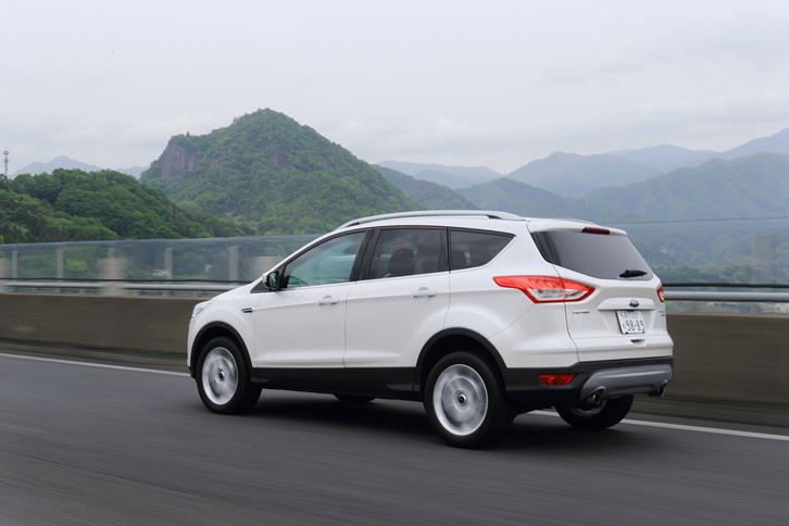 ボディーサイズは全長×全幅×全高＝4540×1840×1705mm。国産車でいえば「マツダCX-5」や「スバル・フォレスター」などに近い大きさで、日本の道路事情でも痛痒（つうよう）を感じることはない。（写真＝荒川正幸）