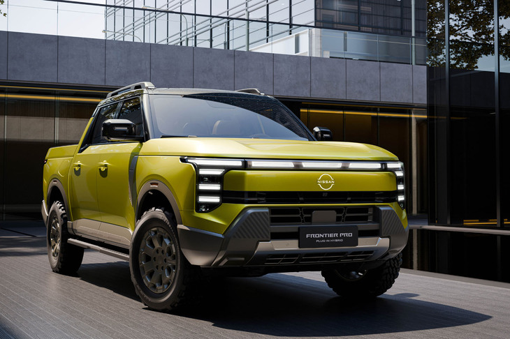日産が2025年11月に発表した新型ピックアップトラック「フロンティア プロPHEV」。日産が初めて中国で設計・開発・製造し、グローバルに輸出するピックアップトラックと紹介される。