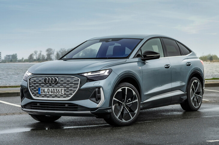 前ページで誰も車名を答えられなかったクルマの正体は「Q4スポーツバックe-tron」でした。「Q6 e-tron」と同様、前後フェンダーの上にプレスで峰を設けて、タイヤの張り出しを強調している。