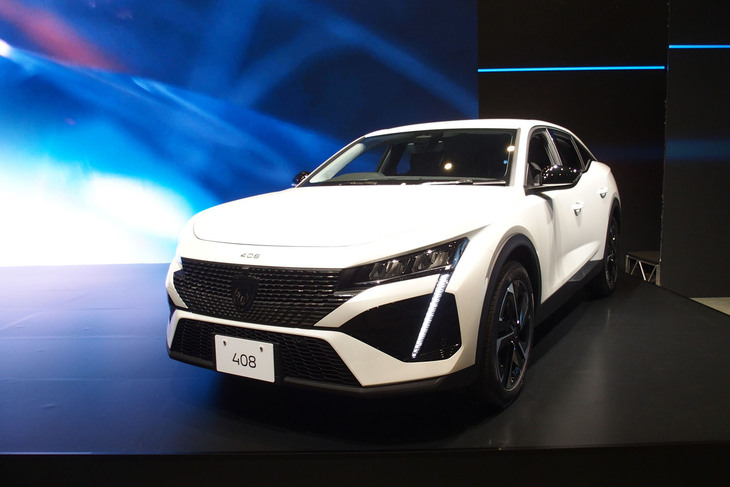 プジョー408アリュール（フロントビュー）