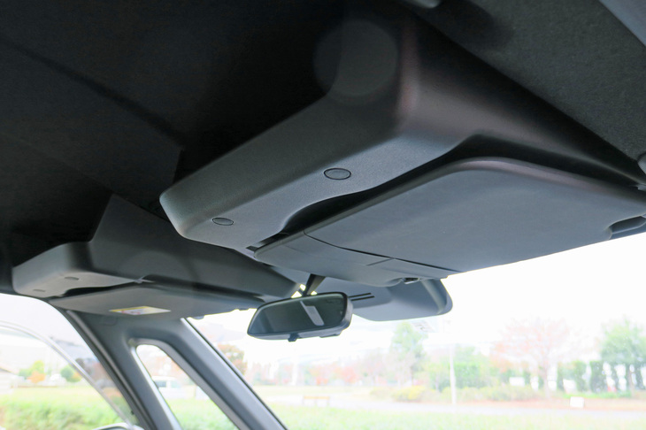 ホンダ・ステップワゴンe：HEVスパーダ ホンダアクセス用品装着車（大型ルーフコンソール）