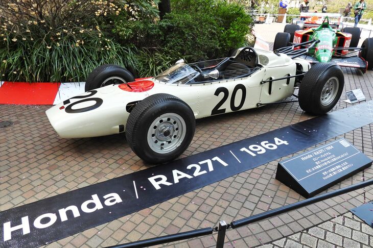 ホンダが初めてF1に投入したレーシングカー「ホンダRA271」（1964年）。ロニー・バックナムがハンドルを握った。