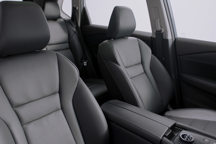 新型「エクストレイル」には長時間座っても疲れにくいという「ゼログラビティーシート」が採用されている。