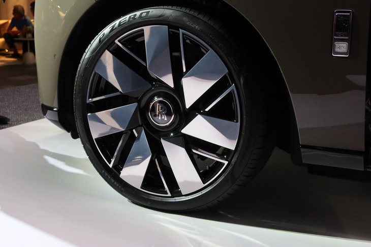 ロールス・ロイス・カリナン シリーズII（フロントホイール）