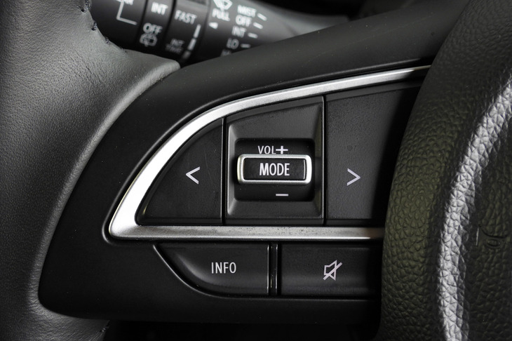 スズキ・ジムニー ノマド（ステアリングスイッチ）