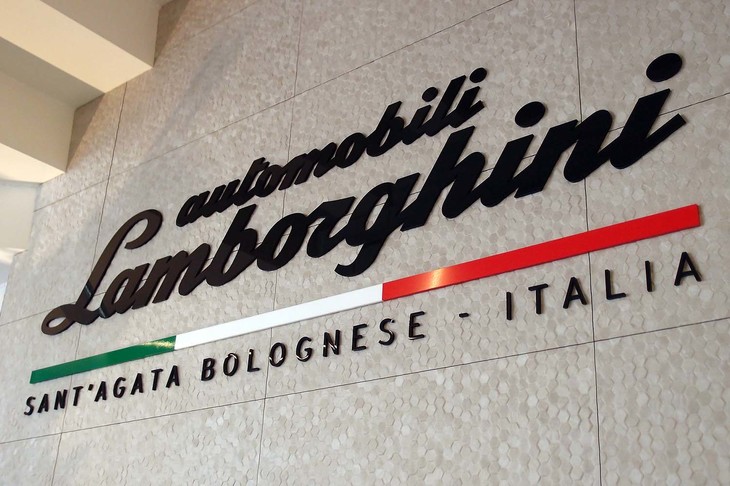 「ランボルギーニが日本市場で成功できた要因は何か？」という質問に対して、「ユニークなバリュー」と即答したスフレコラさん。具体的には「伝統」「歴史」「常に限界を超えようとする姿勢」「先見性」であり、そうしたランボルギーニの未来志向に加えて、クラフトマンシップ（ていねいなつくり）が評価されていると認識しているそうだ。