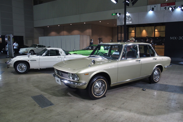 マツダの出展ブースの様子。